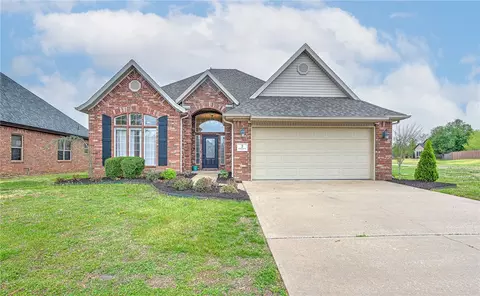 2 Grassland Trl, Bentonville, AR 72712