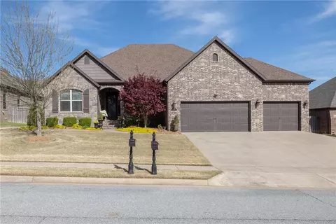 3722 N Lalique Ln, Fayetteville, AR 72704
