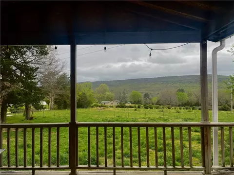 11196 Royal Oaks Rd, Prairie Grove, AR 72753