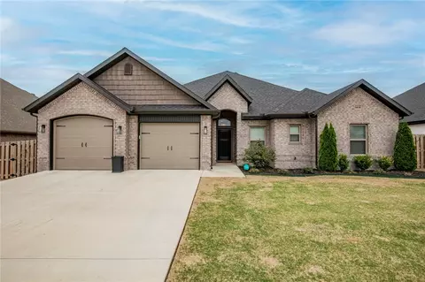 5808 W Red Maple Dr, Rogers, AR 72758