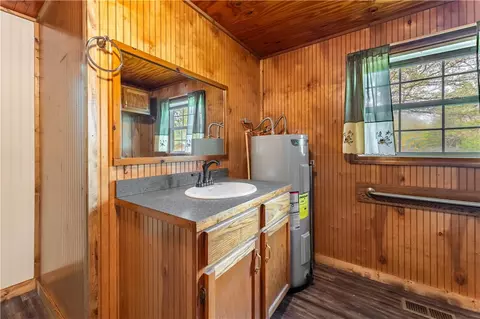 Bath - 21415 Hickory Flat Rd, Springdale, AR 72764 photo 2 of 2