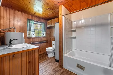 Bath - 21415 Hickory Flat Rd, Springdale, AR 72764 photo 1 of 2