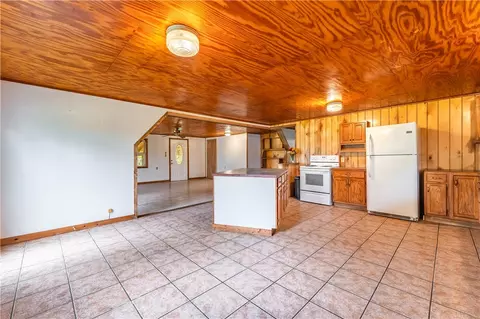 Kitchen - 21415 Hickory Flat Rd, Springdale, AR 72764 photo 1 of 3