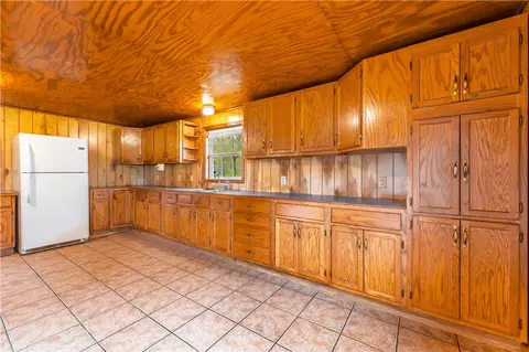 Kitchen - 21415 Hickory Flat Rd, Springdale, AR 72764 photo 3 of 3