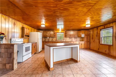Kitchen - 21415 Hickory Flat Rd, Springdale, AR 72764 photo 2 of 3