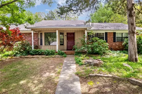 2784 N Stagecoach Dr, Fayetteville, AR 72703