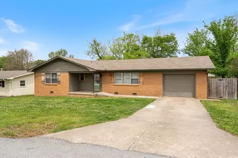 1208 NW 2nd St, Bentonville, AR 72712
