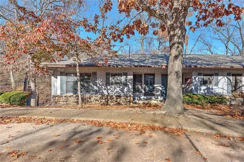 33 Abingdon Ln, Bella Vista, AR 72715