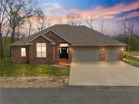 29 Dunipace Dr, Bella Vista, AR 72715