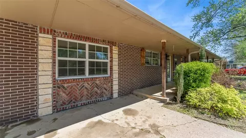Exterior - 1910 Dee Ave, Springdale, AR 72762 photo 6 of 13