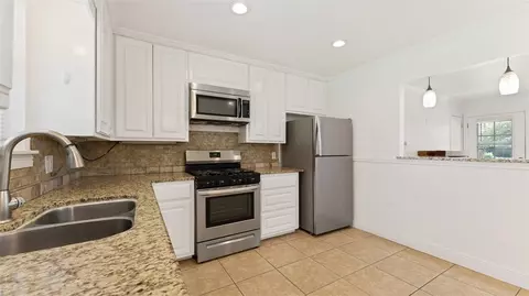 Kitchen - 1910 Dee Ave, Springdale, AR 72762 photo 5 of 8