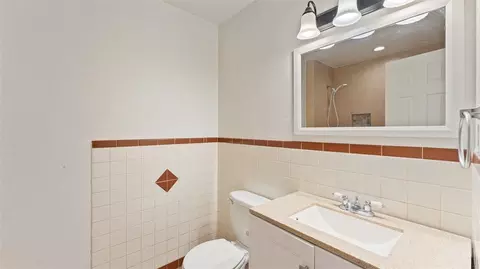 Bath - 1910 Dee Ave, Springdale, AR 72762 photo 1 of 6