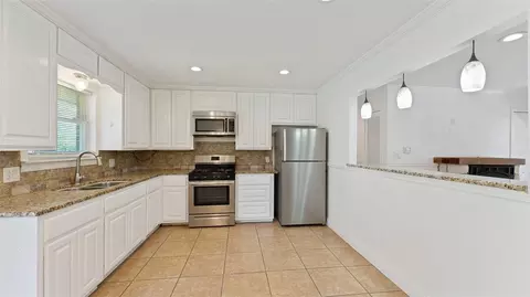 Kitchen - 1910 Dee Ave, Springdale, AR 72762 photo 3 of 8