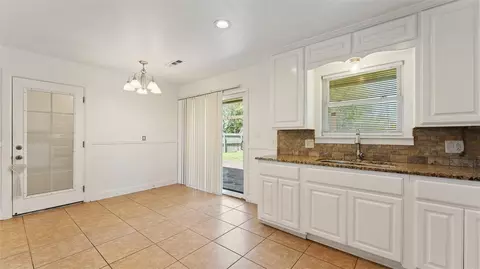 Kitchen - 1910 Dee Ave, Springdale, AR 72762 photo 6 of 8