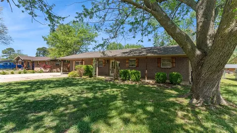 Exterior - 1910 Dee Ave, Springdale, AR 72762 photo 3 of 13