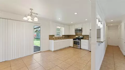 Kitchen - 1910 Dee Ave, Springdale, AR 72762 photo 1 of 8