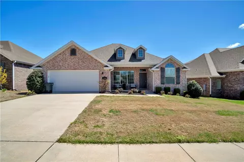 2744 N Grey Squirrel Dr, Fayetteville, AR 72704