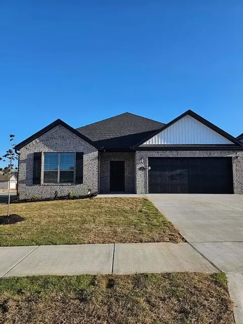 811 Bonnie St, Bentonville, AR 72713