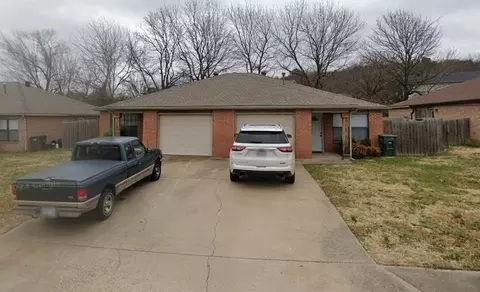 1660 N 1662 N Dawn Dr, Fayetteville, AR 72703