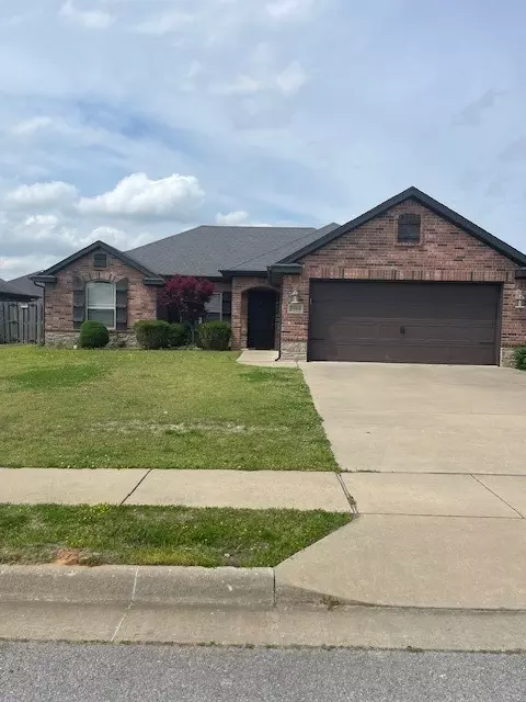 6004 S 37th St, Rogers, AR 72758