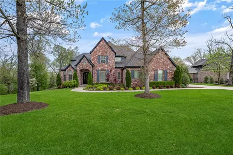 1424 Le Chesnay Dr, Centerton, AR 72719