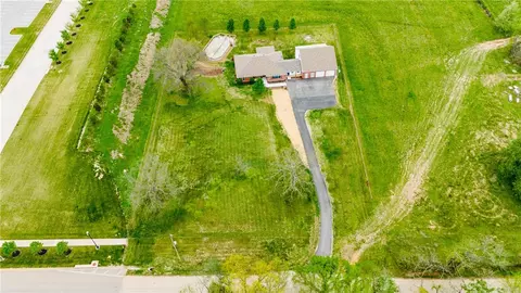 4653 SW Rainbow Farm Rd, Bentonville, AR 72712