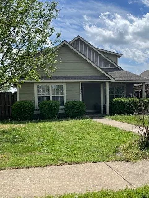 3909 SW Gibson Ave, Bentonville, AR 72712