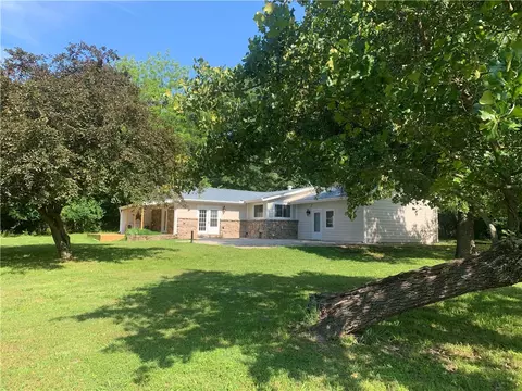 5763 W Wheeler Rd, Fayetteville, AR 72704