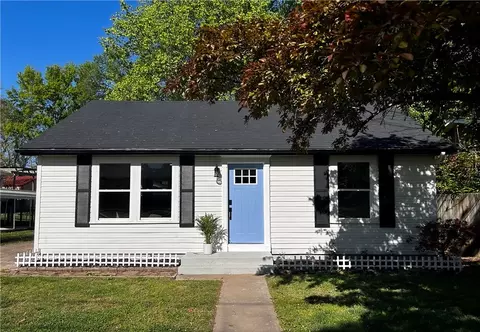 704 S 6th St, Rogers, AR 72756