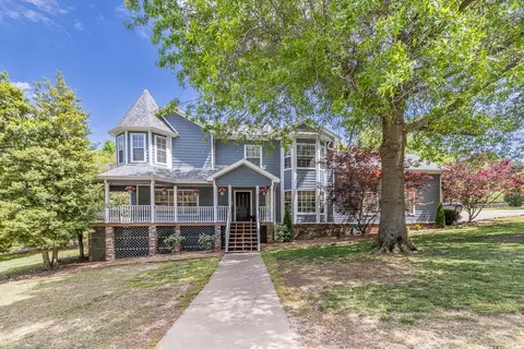800 N Applebury Dr, Fayetteville, AR 72701