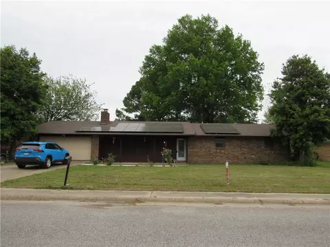 Exterior - 2004 Cardinal Dr, Springdale, AR 72764 photo 4 of 9