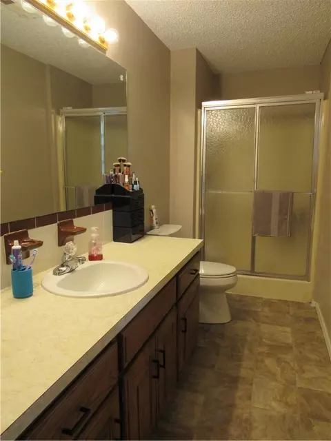Bath - 2004 Cardinal Dr, Springdale, AR 72764 photo 1 of 2