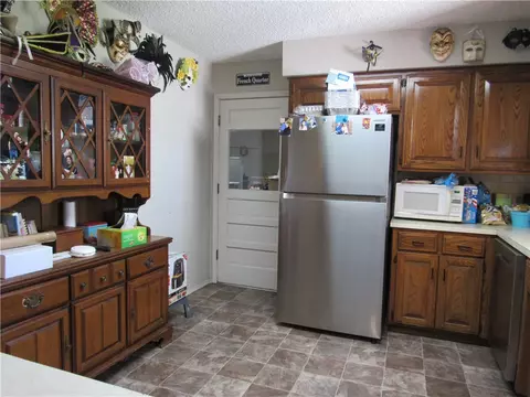 Kitchen - 2004 Cardinal Dr, Springdale, AR 72764 photo 2 of 4