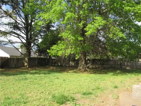 Exterior - 2004 Cardinal Dr, Springdale, AR 72764 photo 8 of 9