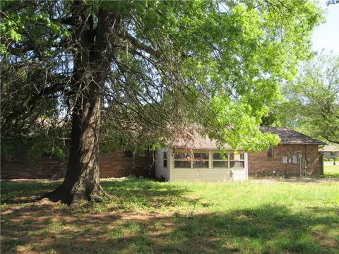 Exterior - 2004 Cardinal Dr, Springdale, AR 72764 photo 7 of 9
