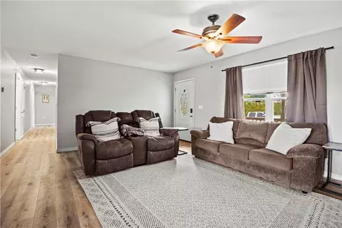 Living - 2402 Witty Ct, Harrison, AR 72601 photo 3 of 4