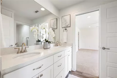 Bath - 5212 S Brookhaven St, Rogers, AR 72758 photo 6 of 7