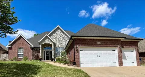 1205 NE Bluff Spring Ave, Bentonville, AR 72712