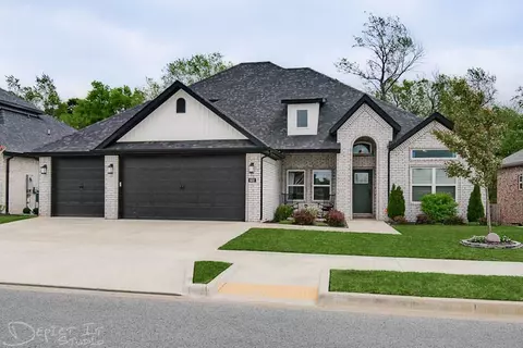 682 N Phoenix Rd, Fayetteville, AR 72704