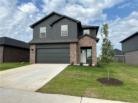 3844 Pinecrest St, Springdale, AR 72764