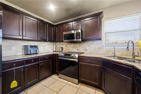 Kitchen - 3891 Deerhurst St, Springdale, AR 72764 photo 2 of 3