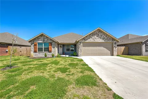 1040 Moonrise St, Centerton, AR 72719
