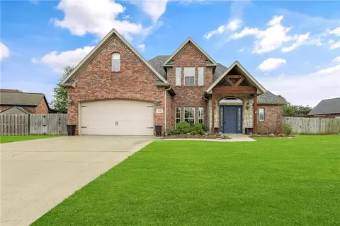 2103 Nutmeg St, Bentonville, AR 72712