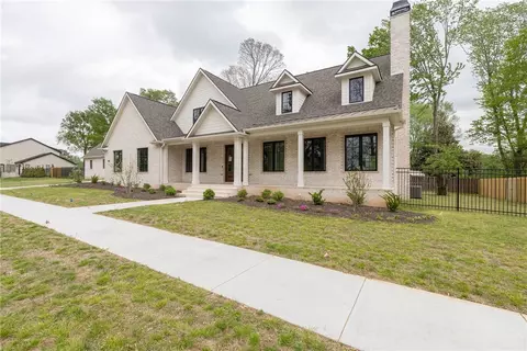 2588 N Broderick St, Fayetteville, AR 72703