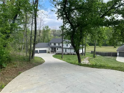 2597 Peck Rd, Pea Ridge, AR 72751