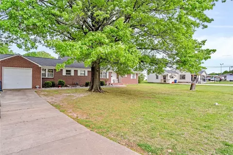 923 S Mount Olive St, Siloam Springs, AR 72761