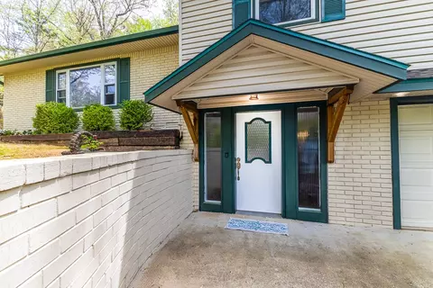 68 Yocum Rd, Rogers, AR 72756