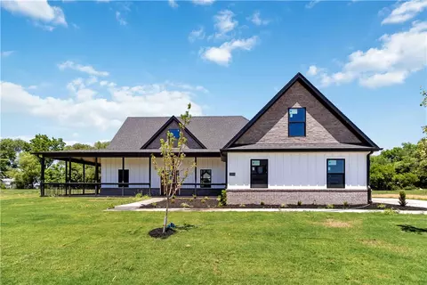 1804 Strong Ave, Pea Ridge, AR 72751