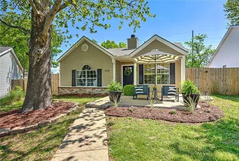 225 SE 16th St, Bentonville, AR 72712