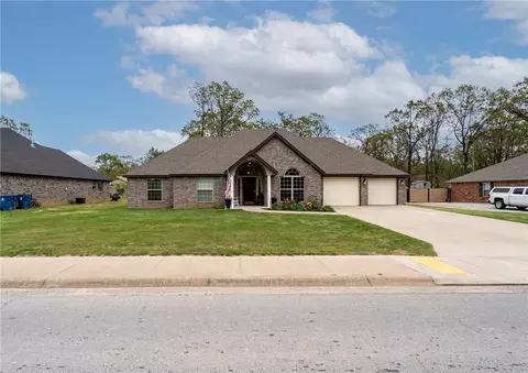 608 Pioneer Ln, Gentry, AR 72734